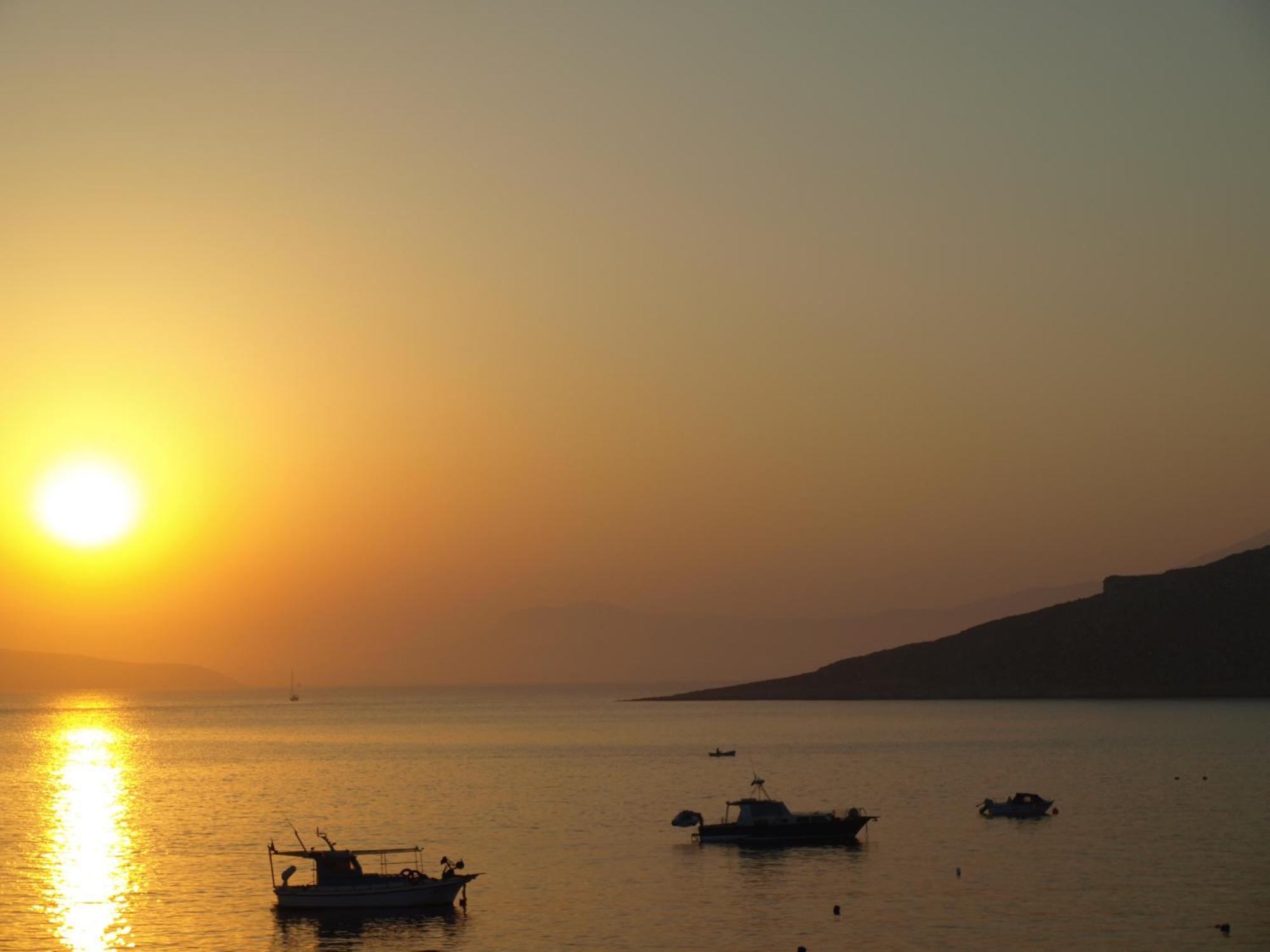 Atlantis Houses Chalki Town Esterno foto